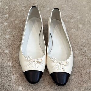 Chanel Women's White and Black Ballet Flats